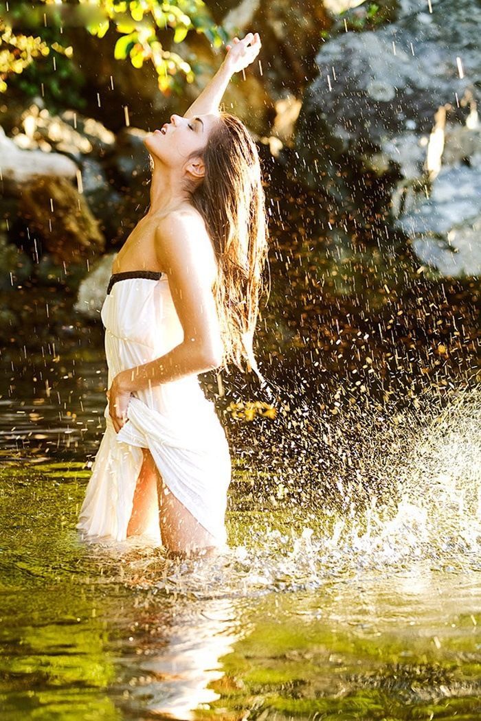 Marie Avgeropoulos in Adana