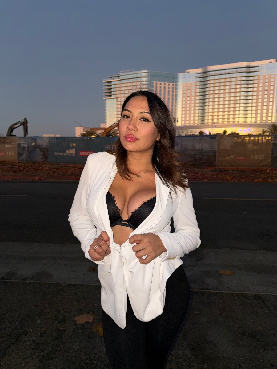 Take a pause and enjoy Ali Cruz — streaming from Adana