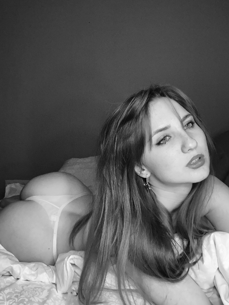 Take a pause and enjoy Nata nude — streaming from Adana