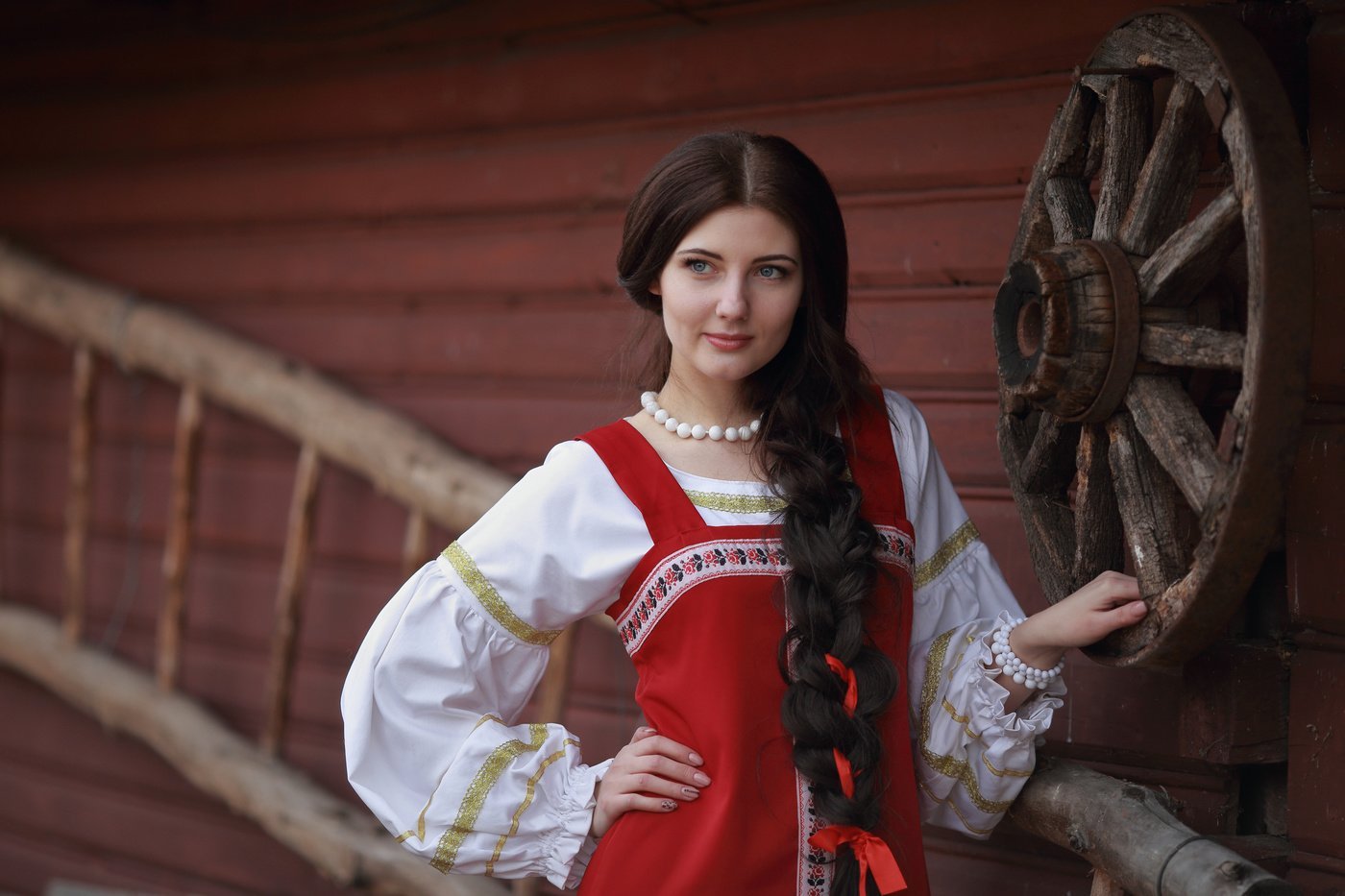 Girls in Slavic costumes in Adana