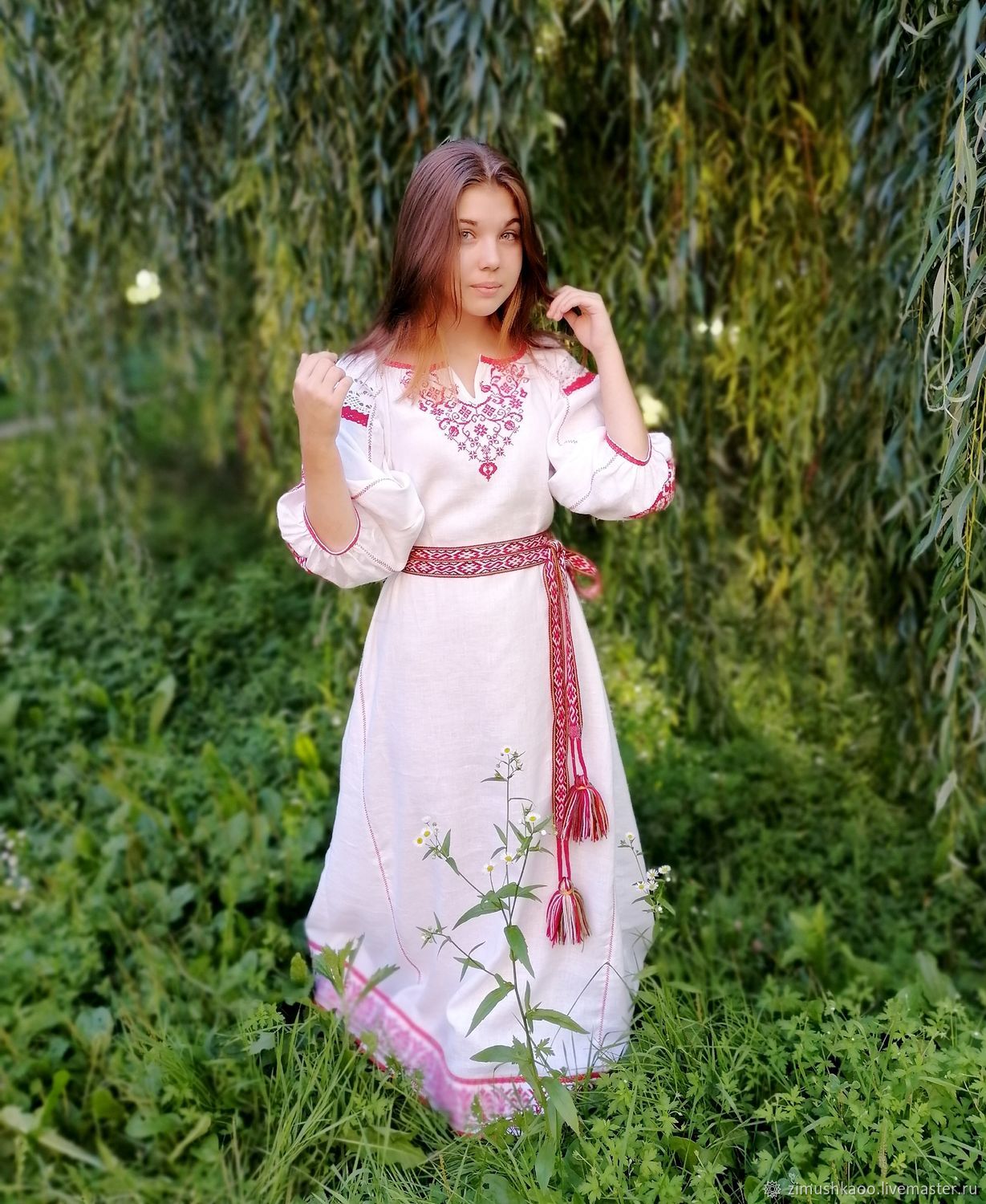 Girl Girls in Slavic costumes in Adana